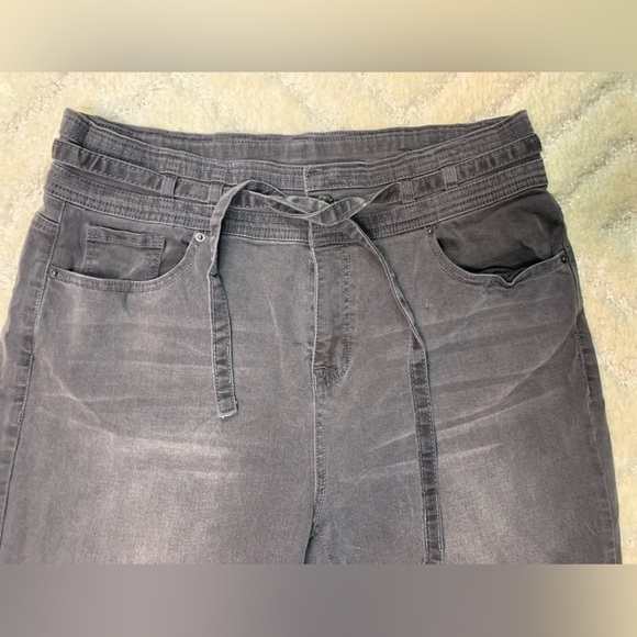 Elliott & Vine High Rise Unique Waist Black Cotton Blend Jeans Plus size 14 - Picture 1 of 12